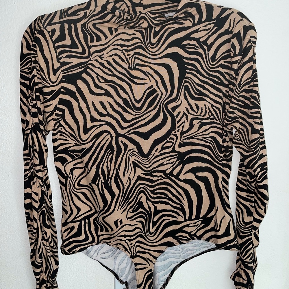 Turtle neck abstract body suit